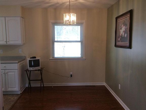 4th image of 419 Greenwood Dr SE