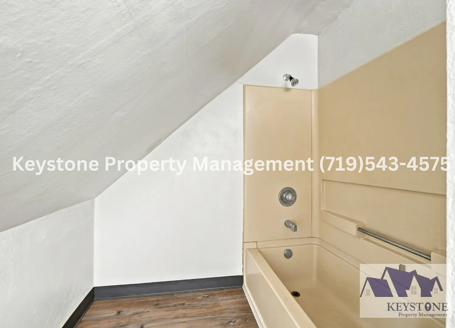 $375 Off Move In Special! Centrally Located 2nd Floor Apartment with 1 Bedroom/1 Bathroom - $750/... — Photo 3