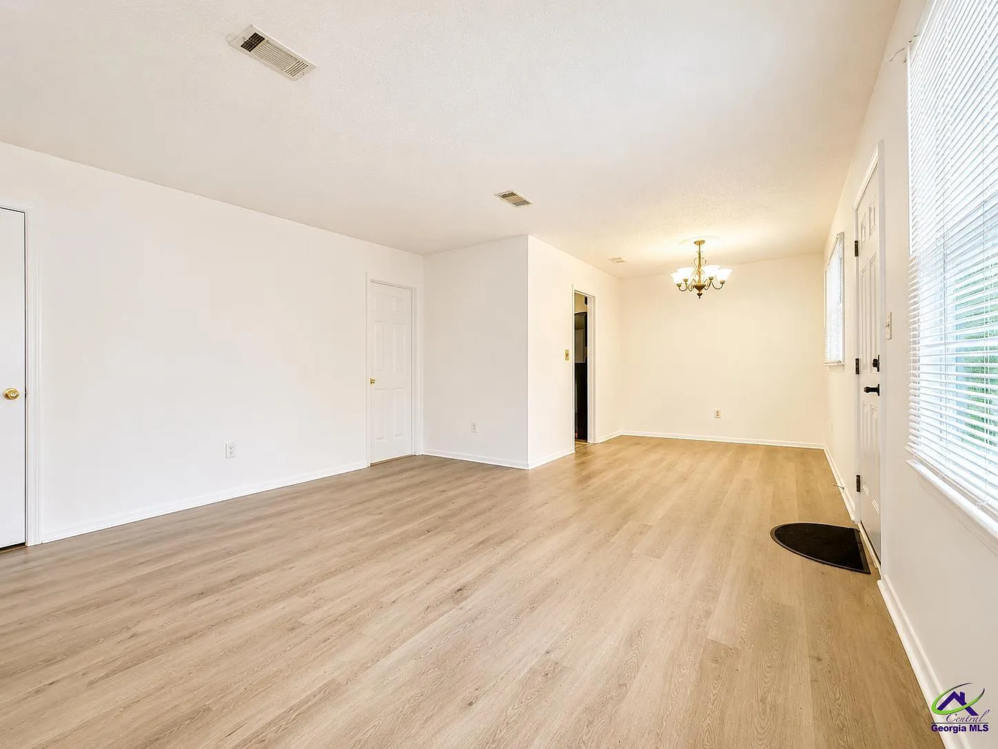 3 bed, 1.5 bath, 1511 sqft, $1,295 — Photo 4