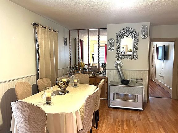 5th image of 322 Coffin Ave #2