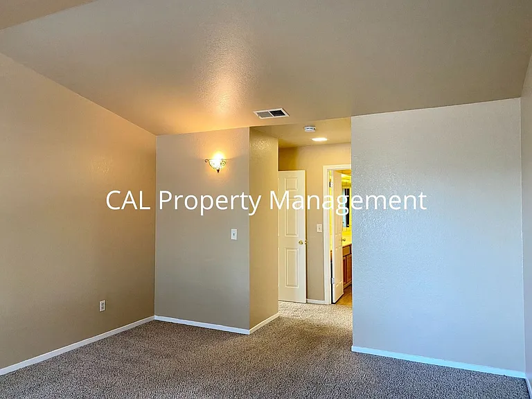 2440 N Main St #F — Photo 14