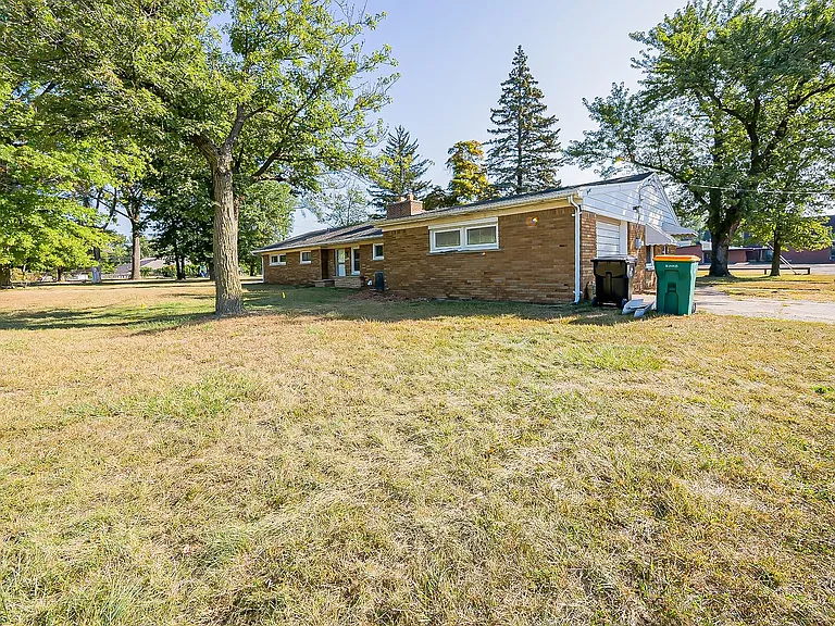 20862 Kenwood St — Photo 33