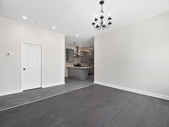 2nd image of 3206 N Sacramento Ave #2B