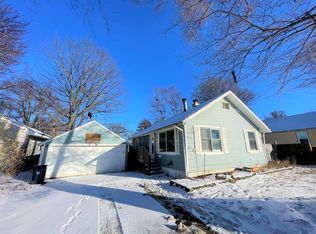 325 N Aldine St, Elgin, IL 60123