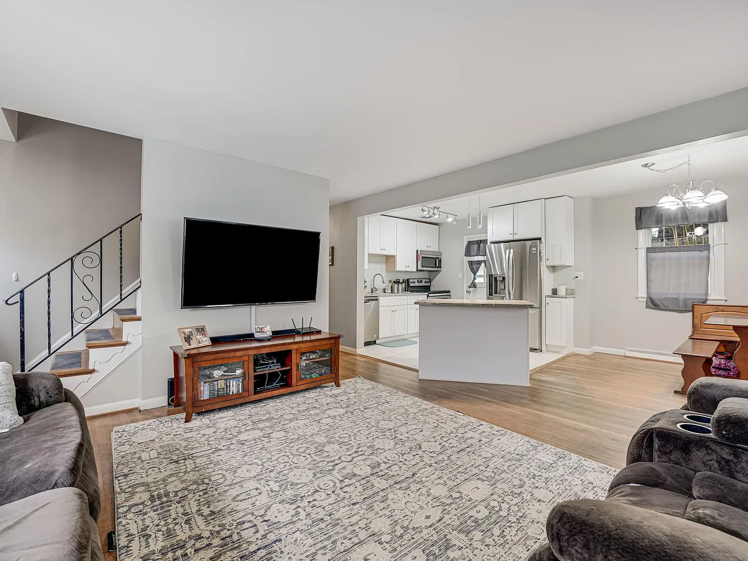 4 bed, 2498 sqft, $2,750 — Photo 4