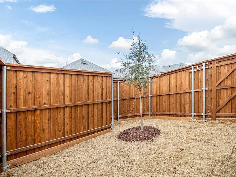 2036 Almassera Dr — Photo 28
