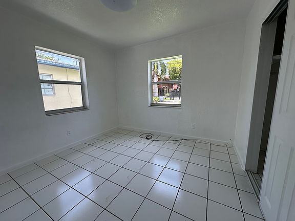 4th image of 34 SE 3rd Ave #E