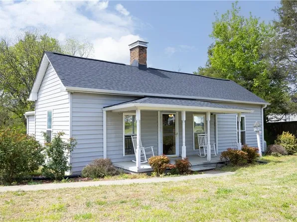 3046 Cherokee Dr, Elon, NC 27244