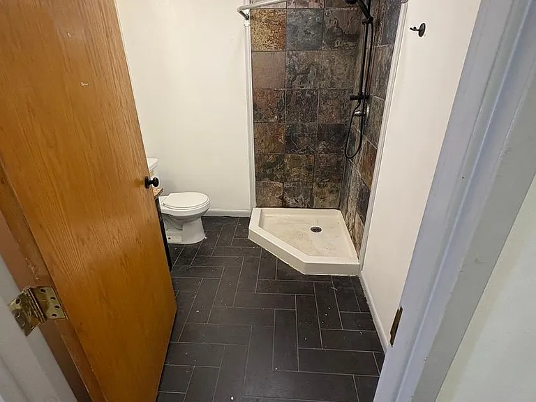 110 W Summit Hill Dr — Photo 21