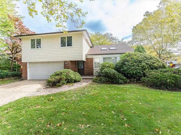 1066 Cedarhurst Street, North Woodmere, NY 11581