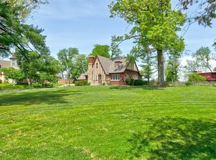 330 N 8th Ave E, Newton, IA 50208