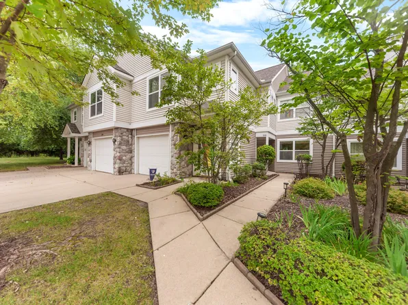 516 Boulderstone Ln, Chelsea, MI 48118