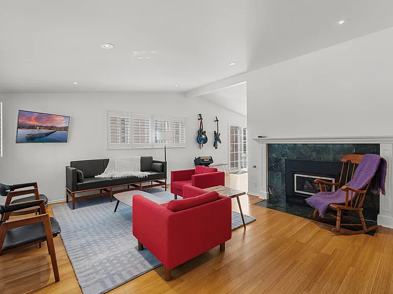 1251 Devon Ln — Photo 6