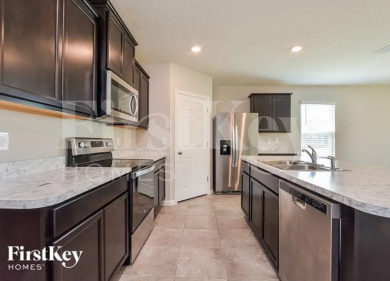 545 Sorrento Dr — Photo 6