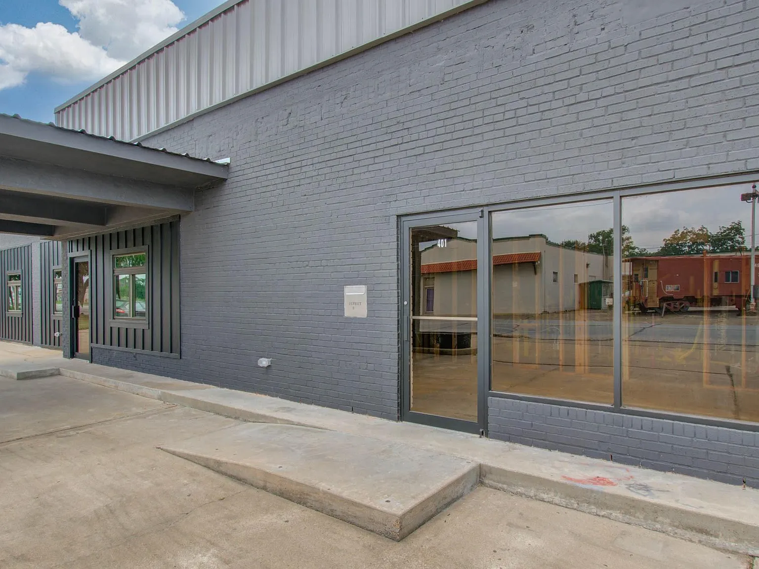 Studio, 1959 sqft, $2,700 — Photo 2