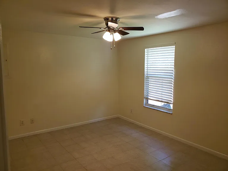 9013 San Carlos Blvd — Photo 8