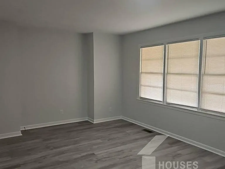507 Garrett St — Photo 3