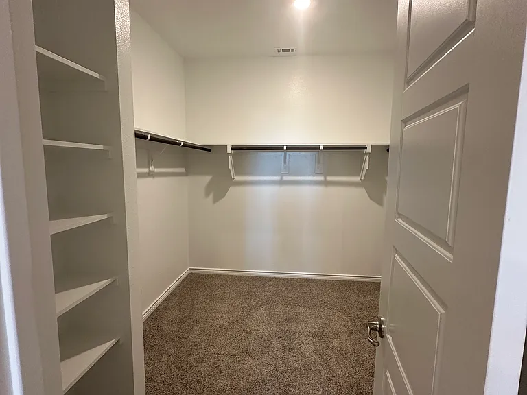 1318 Crookpost Dr — Photo 8