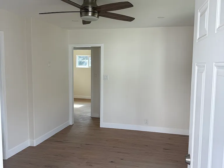 6540 S Pickering Ave — Photo 2