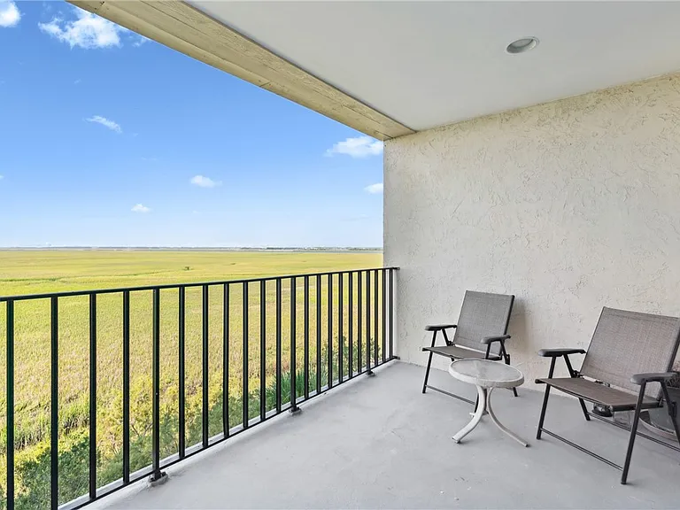 1 Marina Dr — Photo 11