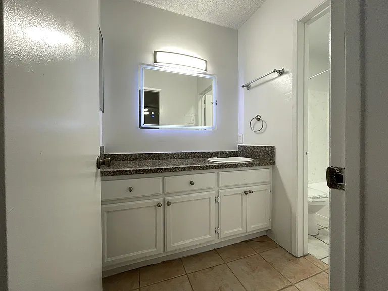 6340 Vineland Ave — Photo 9
