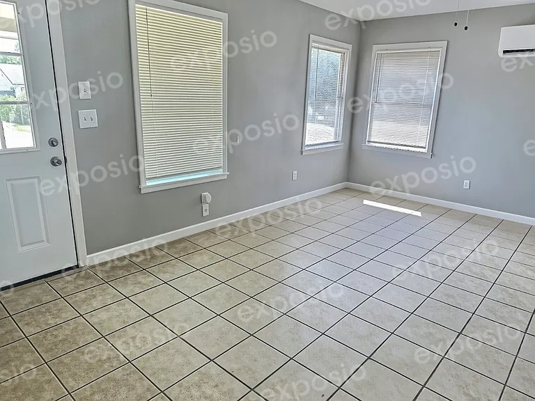 1161 SE 21st St — Photo 4