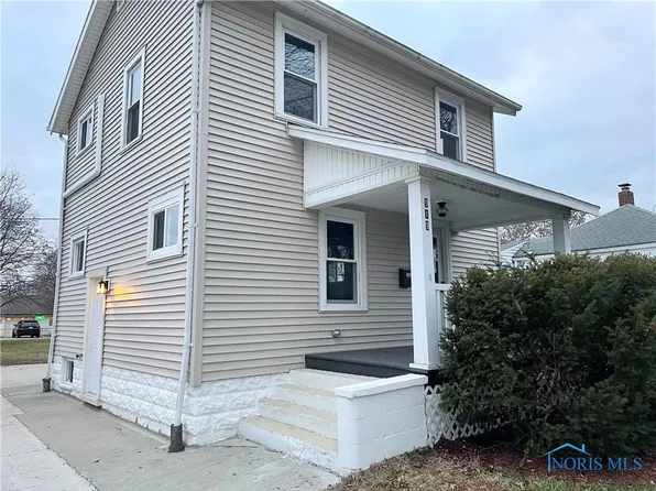 919 S Main St, Fostoria, OH 44830