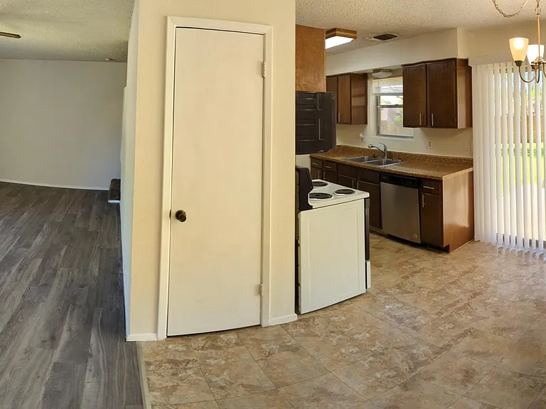 3313 Turnabout Loop — Photo 4