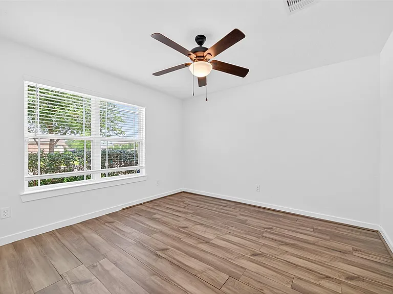 16307 Rockdale Landing Dr — Photo 3