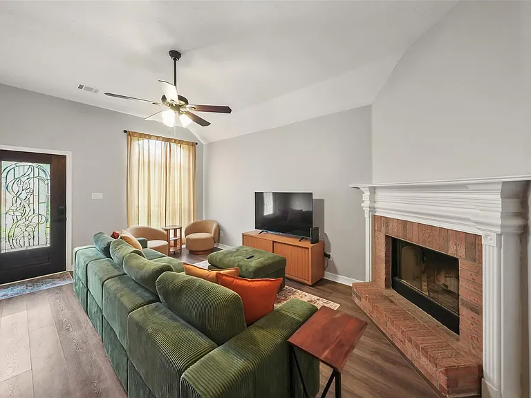 11307 Alcott Dr — Photo 3