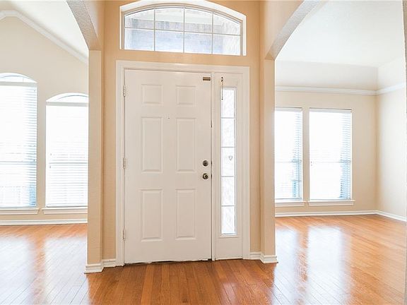 4th image of 11780 Creekwood Dr