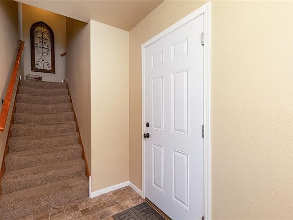 2nd image of 440 Glenmoor Pl