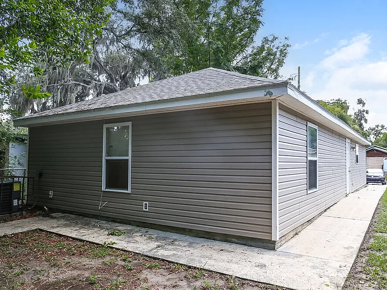 3747 Peachtree St — Photo 16