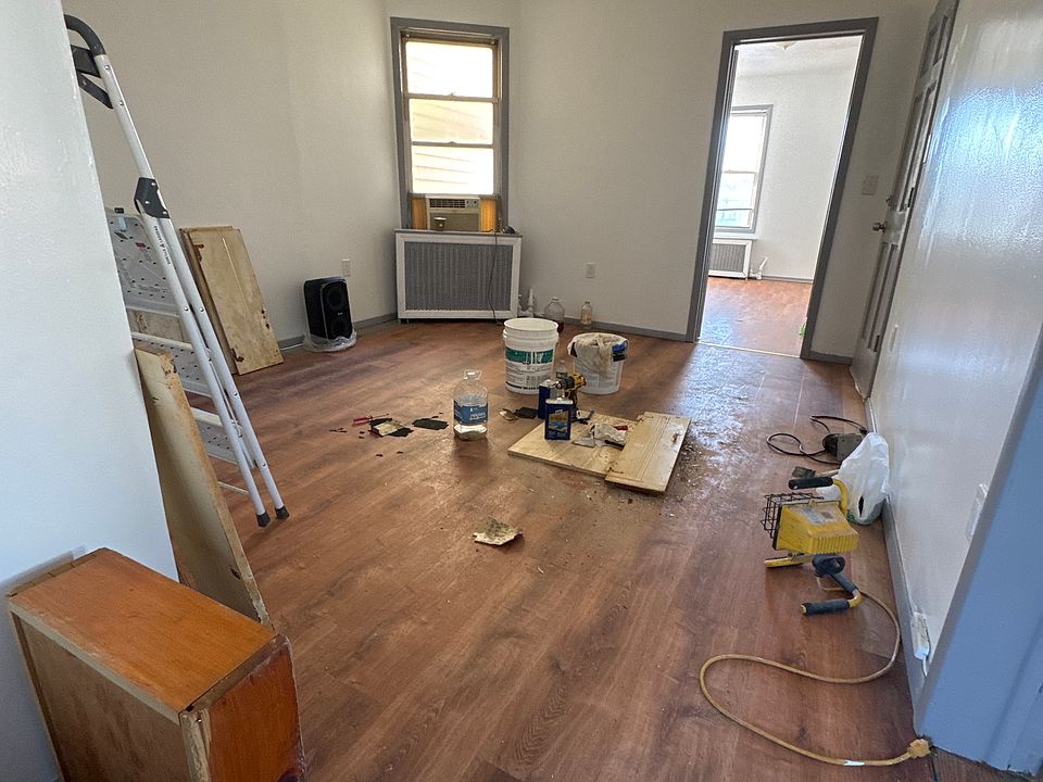 LIVING ROOM. GOOD SIZE.