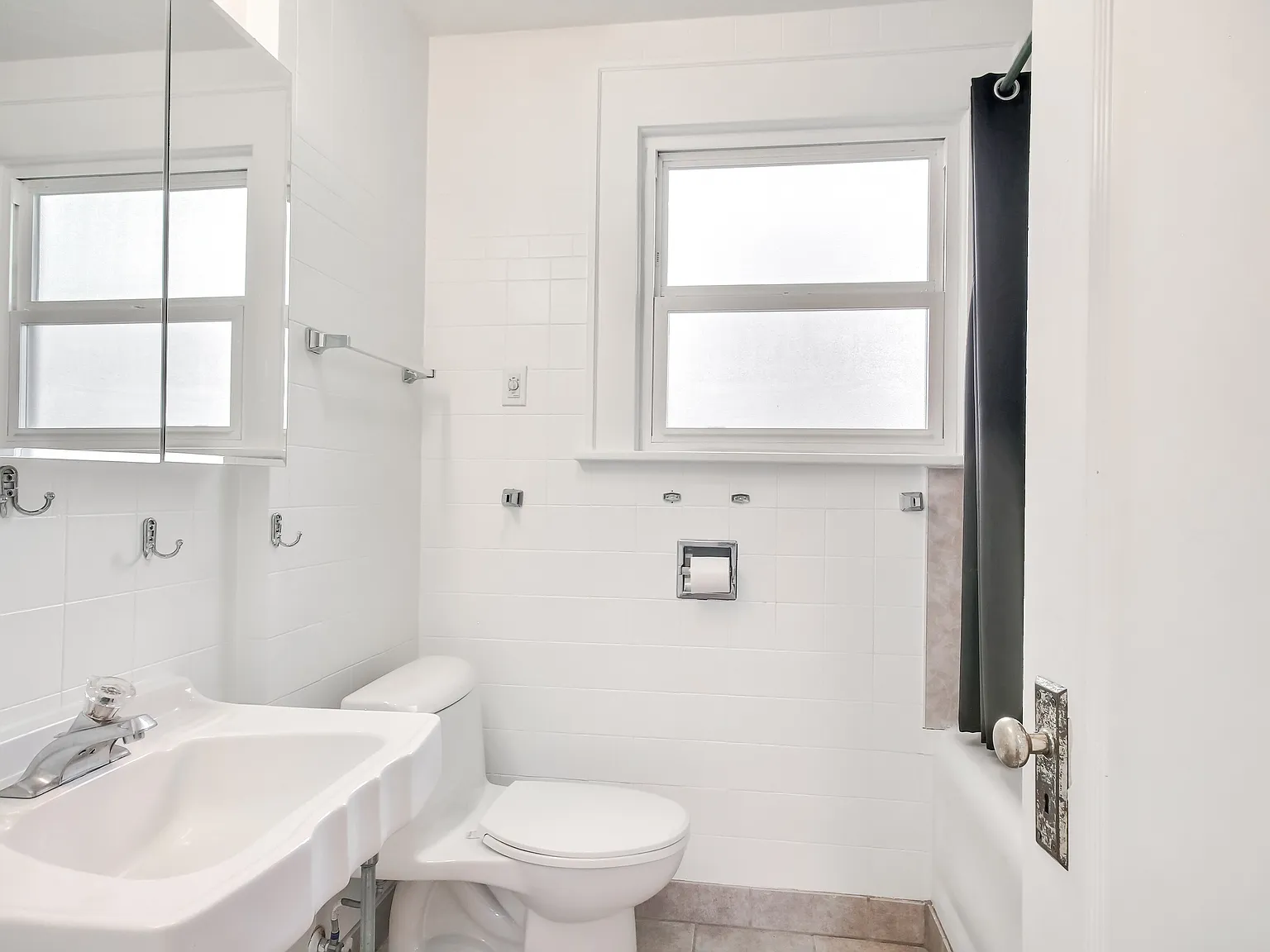 6 bed, 2400 sqft, $6,500 — Photo 3