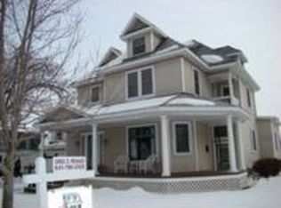 1002 Main St, Pella, IA 50219