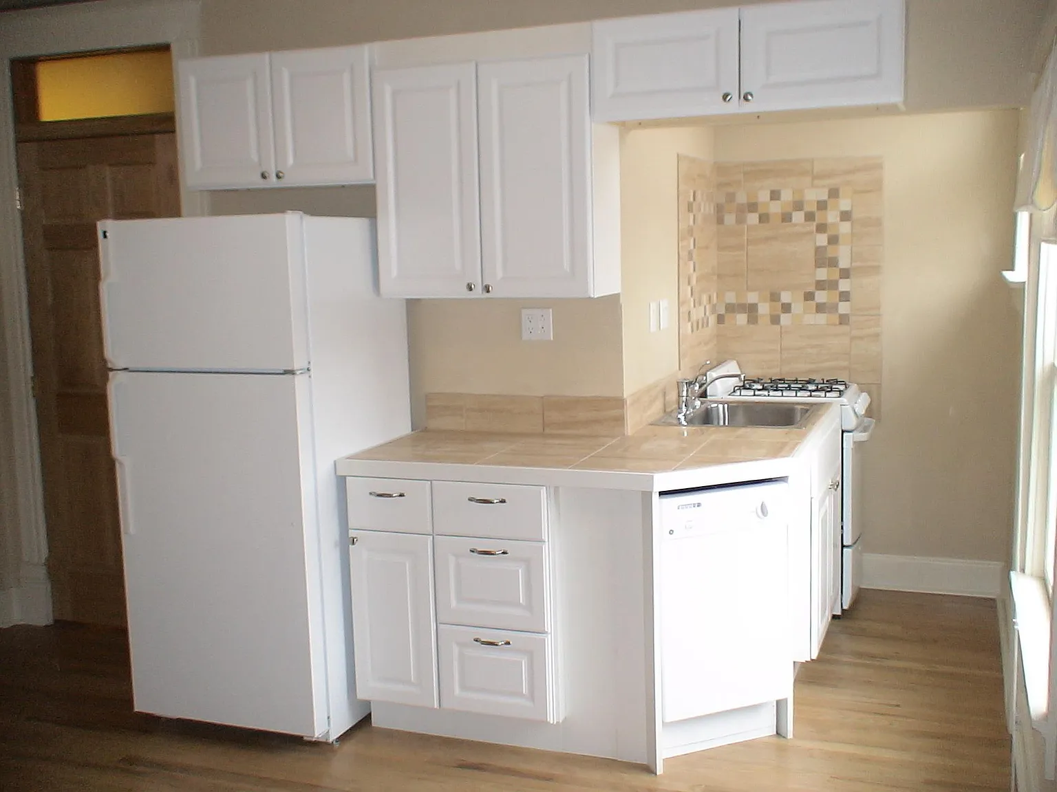 306 N Cascade Ave — Photo 2
