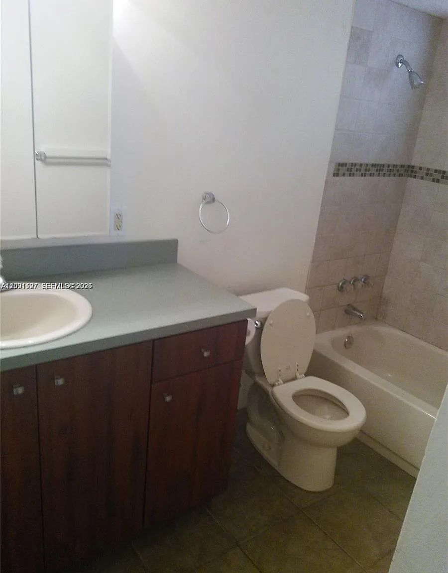 Cornell Condo — Photo 4