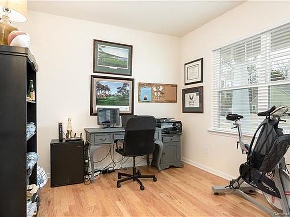 4th image of 102 Swamp Rose Dr