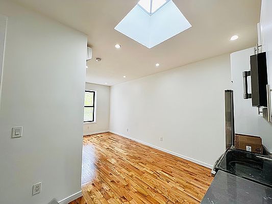 5th image of 968 Rogers Ave #1B