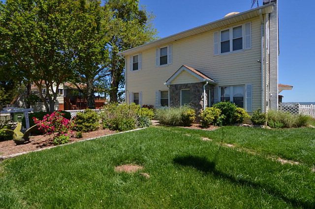 1st image of 102 Beach Dr