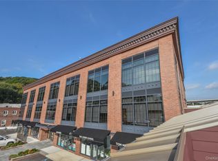 21 Lumber Rd #3B, Roslyn, NY 11576