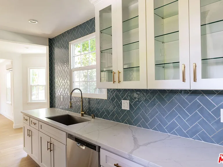 3047 Perlita Ave — Photo 12