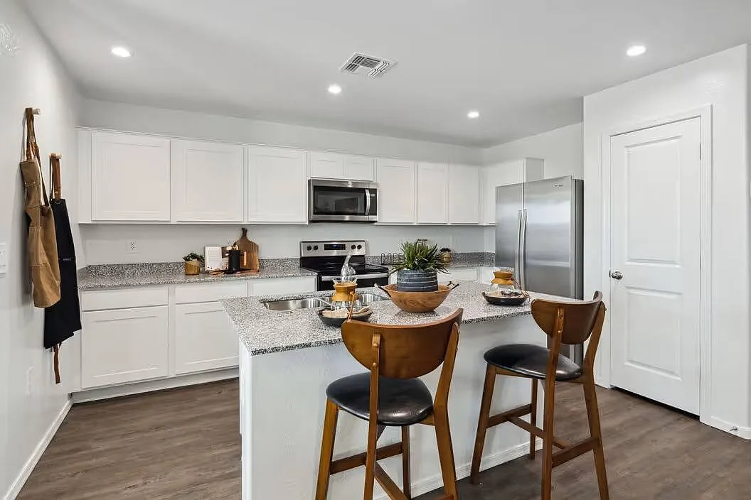 Solana Place at Carlton Commons — Photo 1