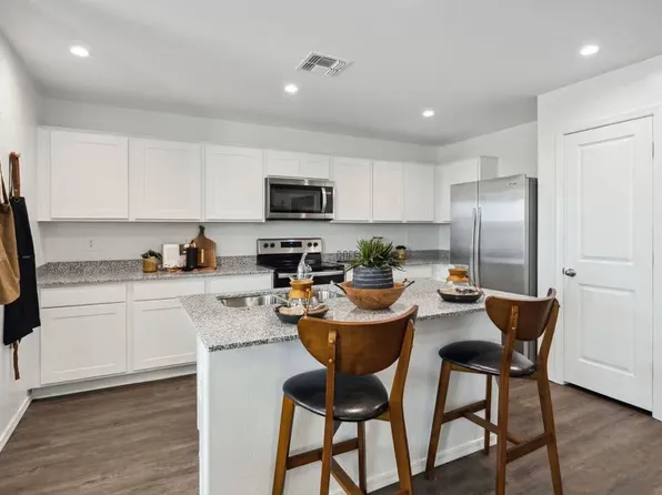 Solana Place at Carlton Commons