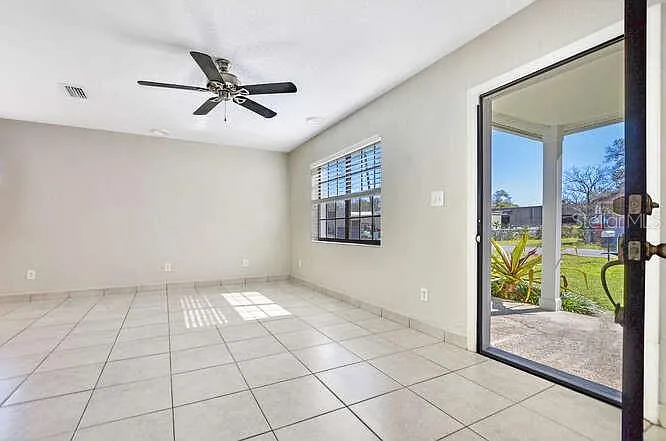 2 bed, 1.0 bath, 864 sqft, $1,950 — Photo 3