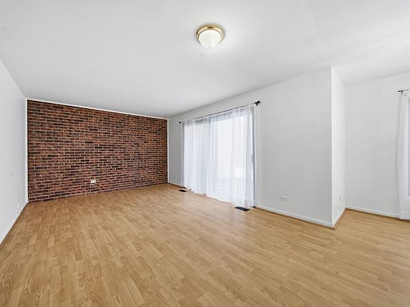 5th image of 1100 Holbrook Rd APT D