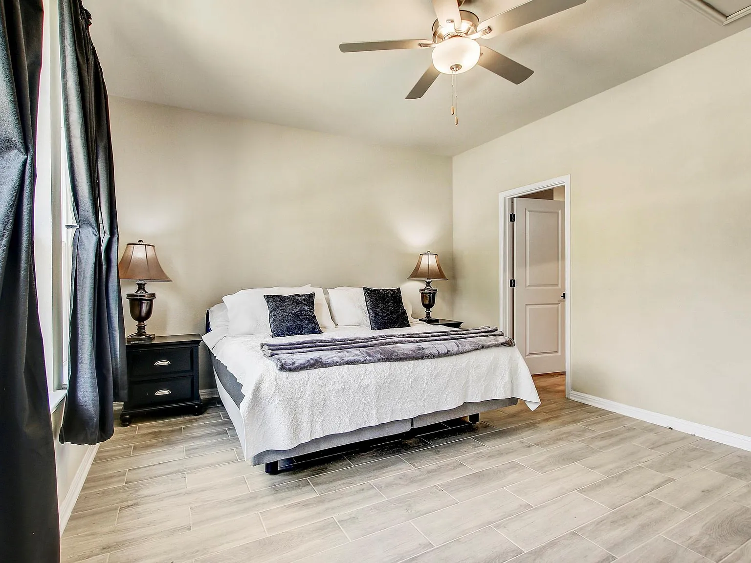 5 bed, 4.5 bath, 2544 sqft, $2,250 — Photo 3