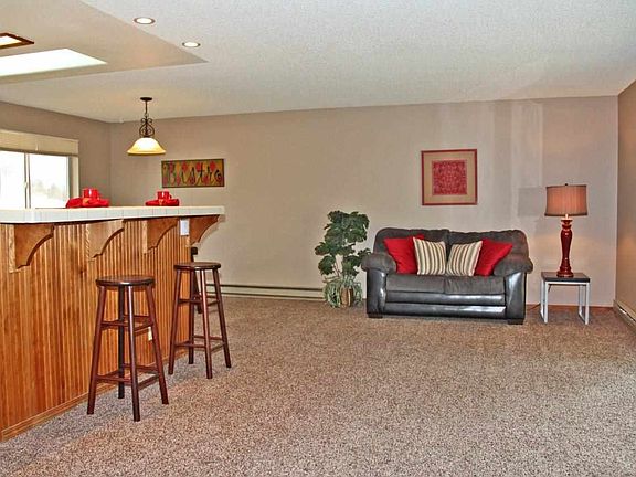 3rd image of 505 N Mitchell Ct