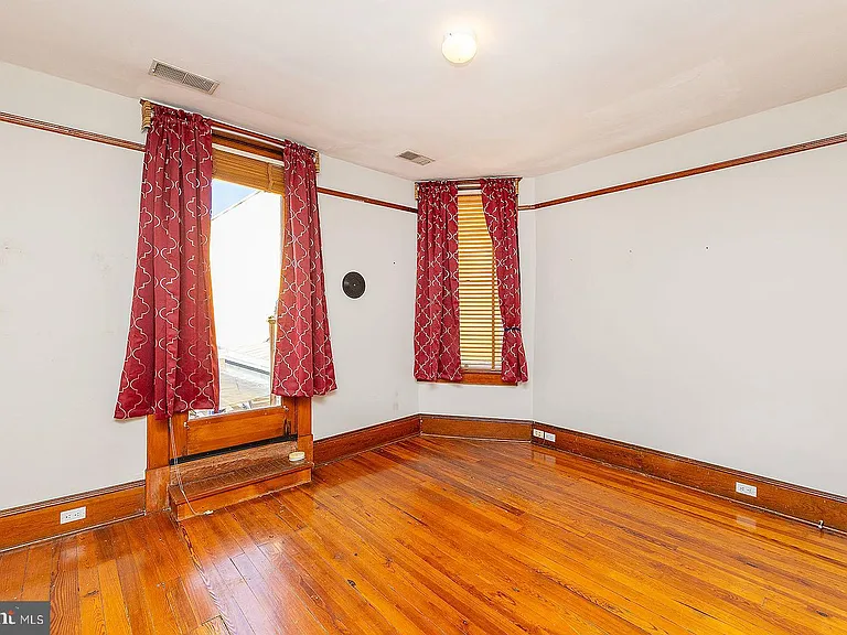 7 N Loudoun St #1/2 — Photo 34